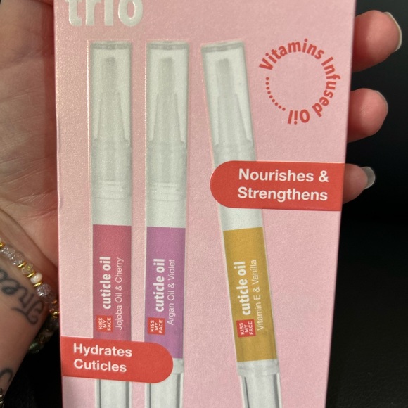 Cuticle Oil Tubes - Picture 3 of 3